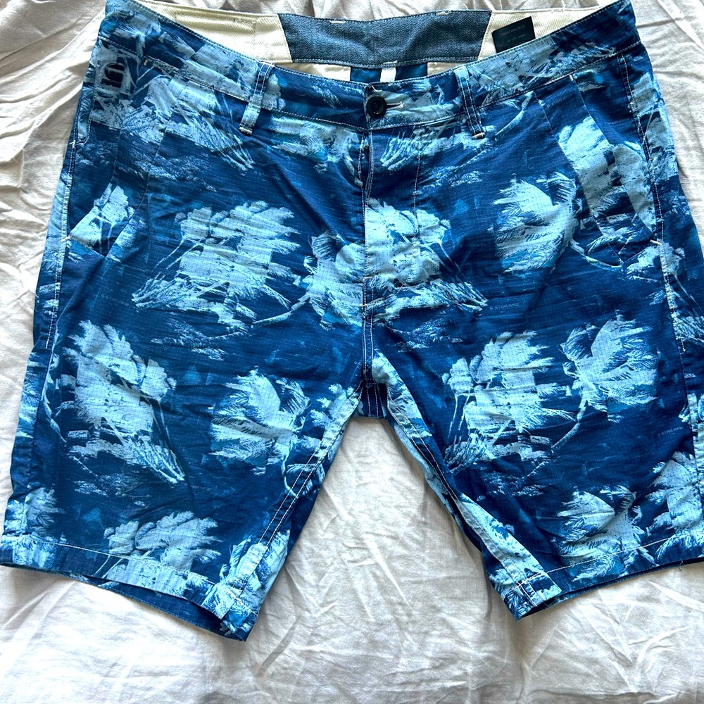 G star Men’s rip stop shorts 33
